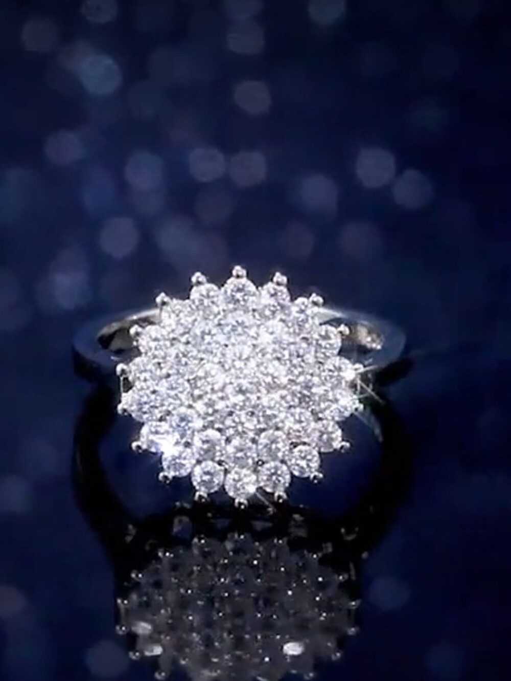 Elegant Vintage Style Sparkling Cluster Silver Tone Ring